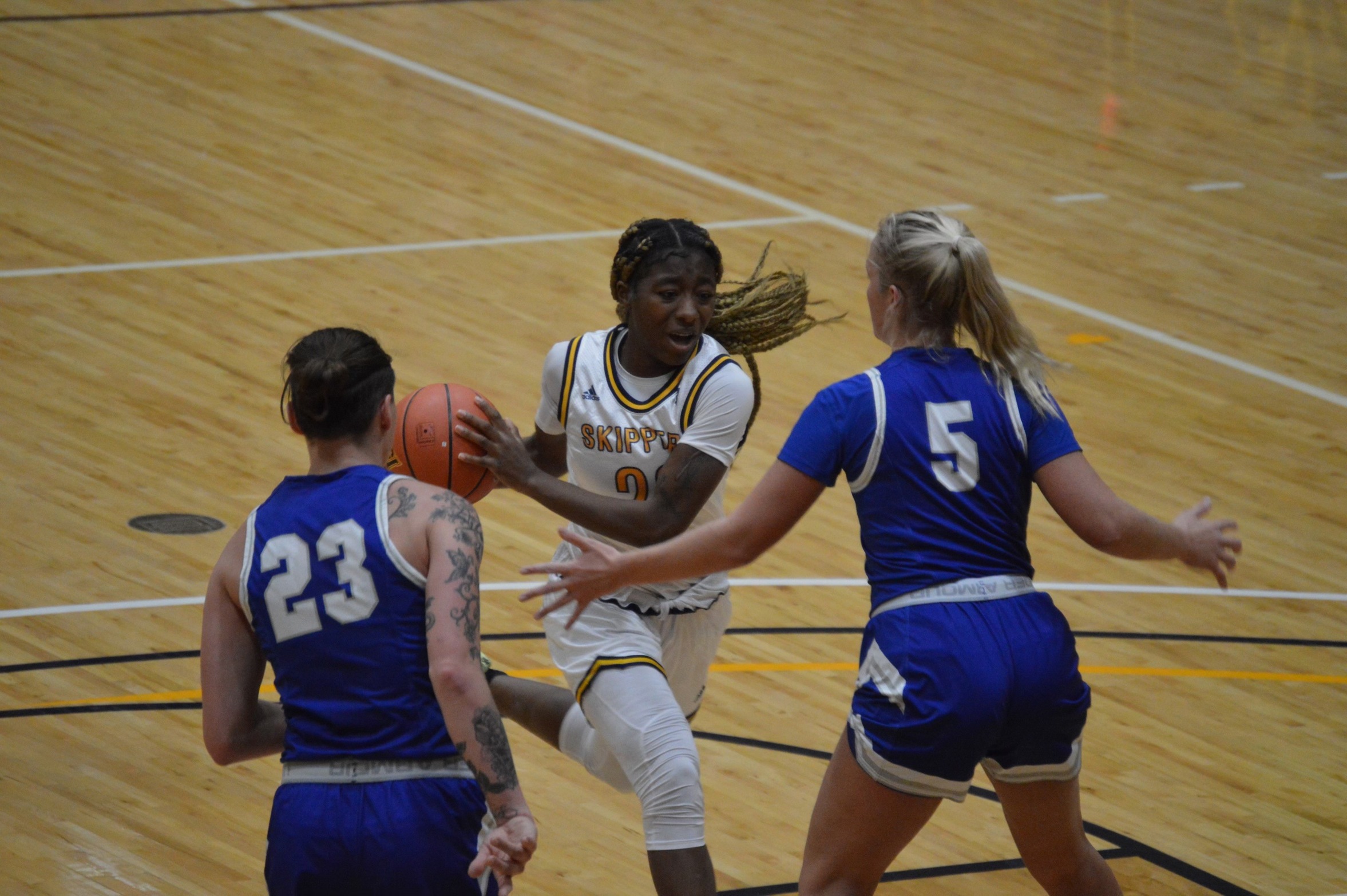 Skipper #20 Karmyn Lowry drives to the basket in an early season matchup with Lakeland. 