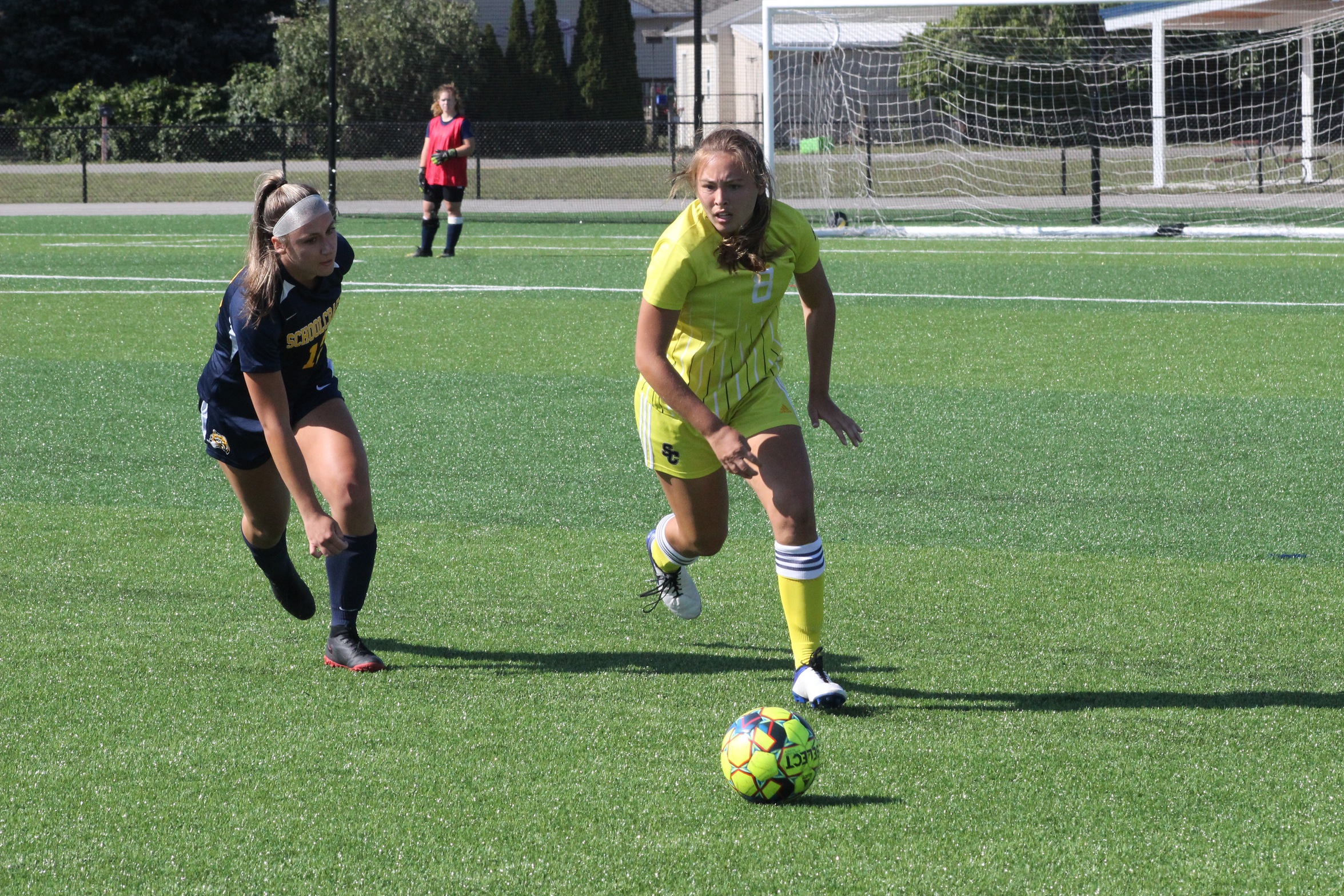 sc4 women's soccer play going for the soccer ball 