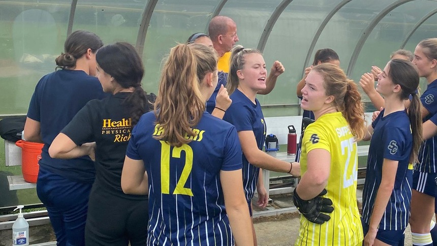 sc4 women's soccer team huddle 