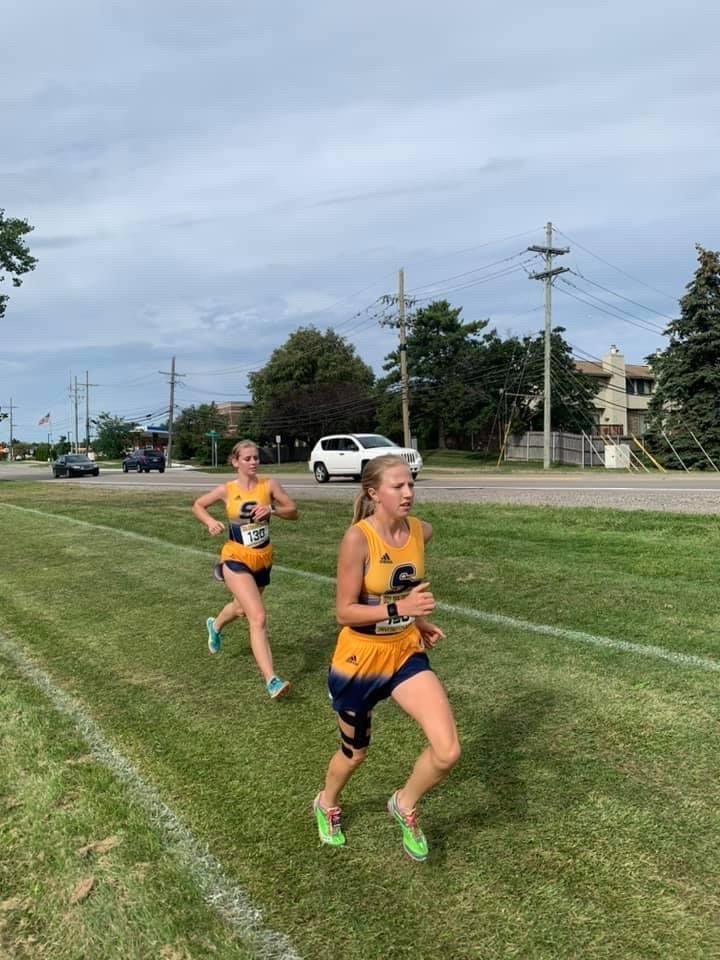 two sc4 women's cross country runners