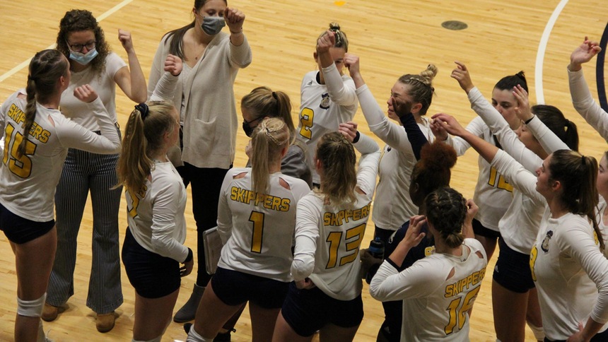 SC4 skippers volleyball team huddle 