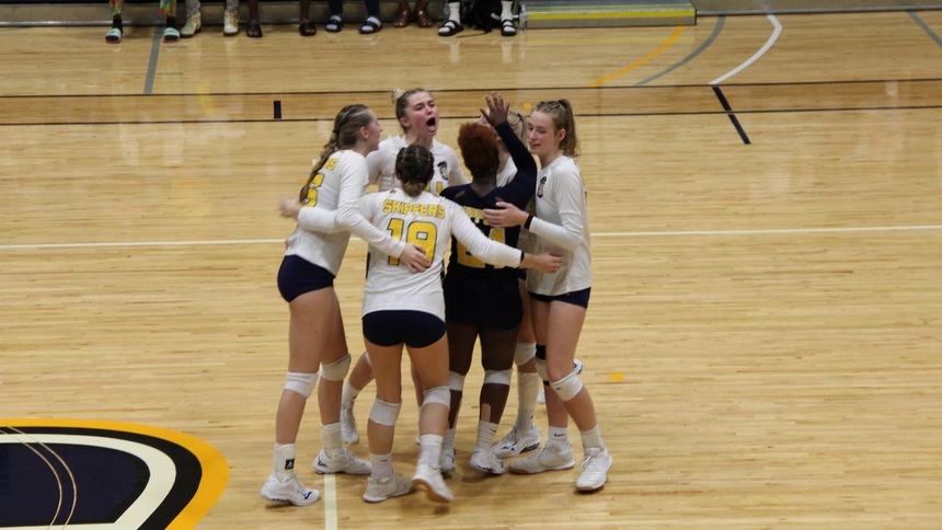 SC4 skippers huddle on the court
