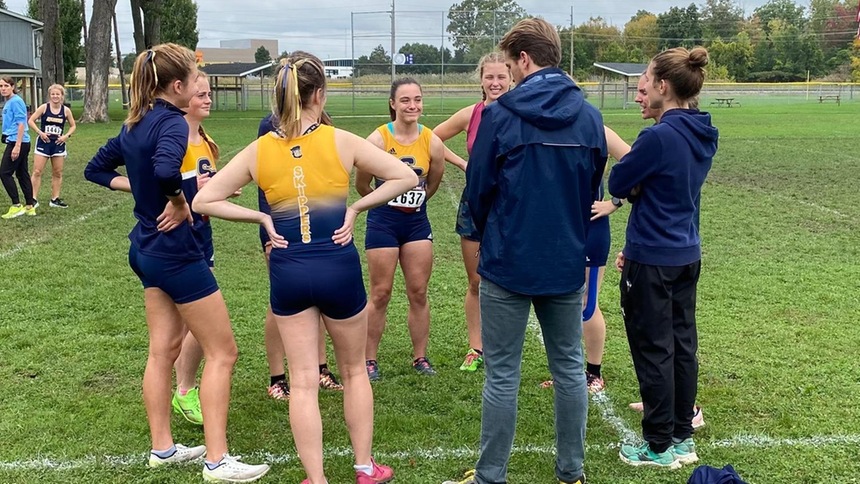 SC4 Women's Cross country in team huddle prior to their race at marysville city park